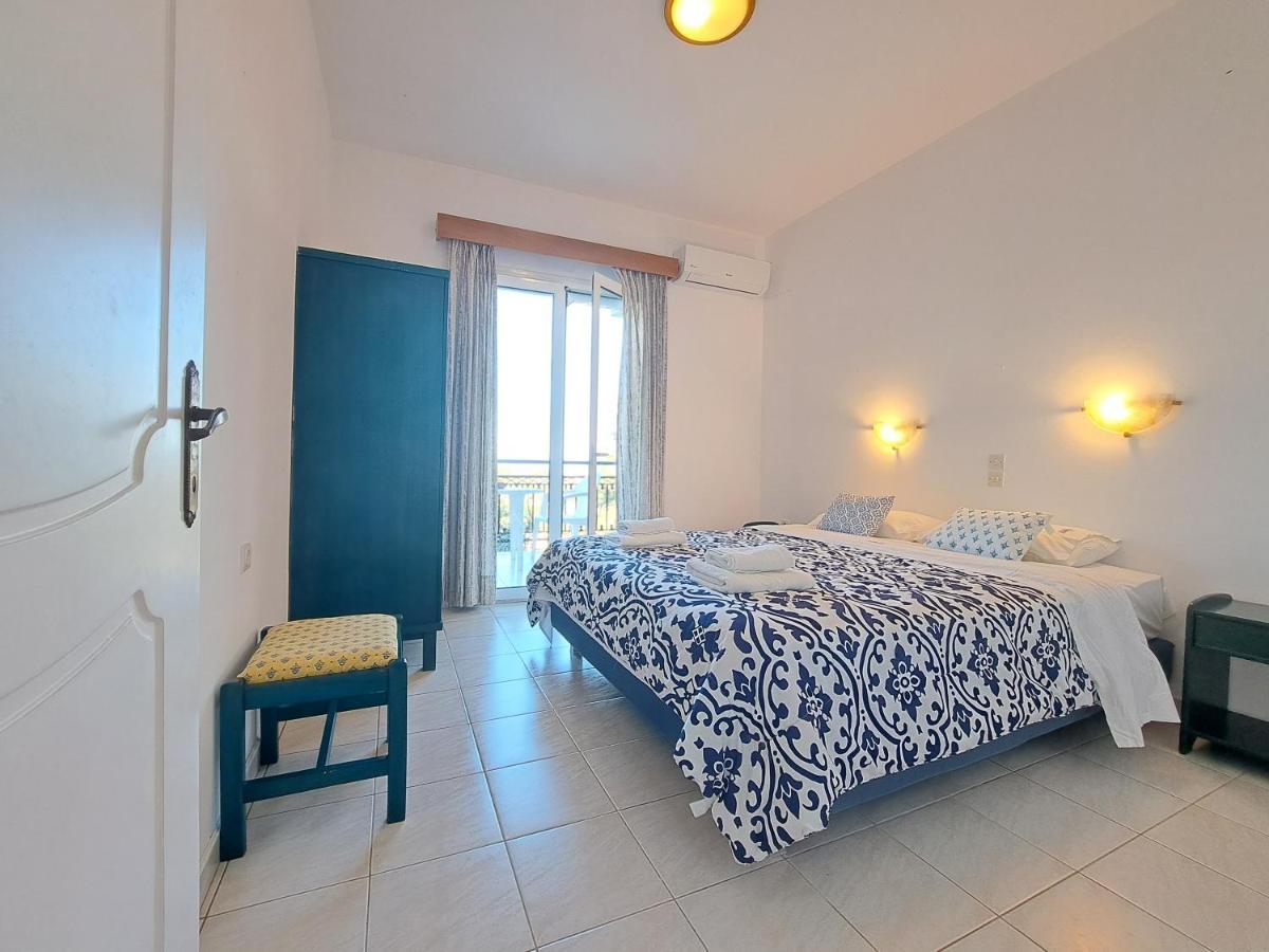 Natural Blue Green Apartment Almiros Beach Номер фото
