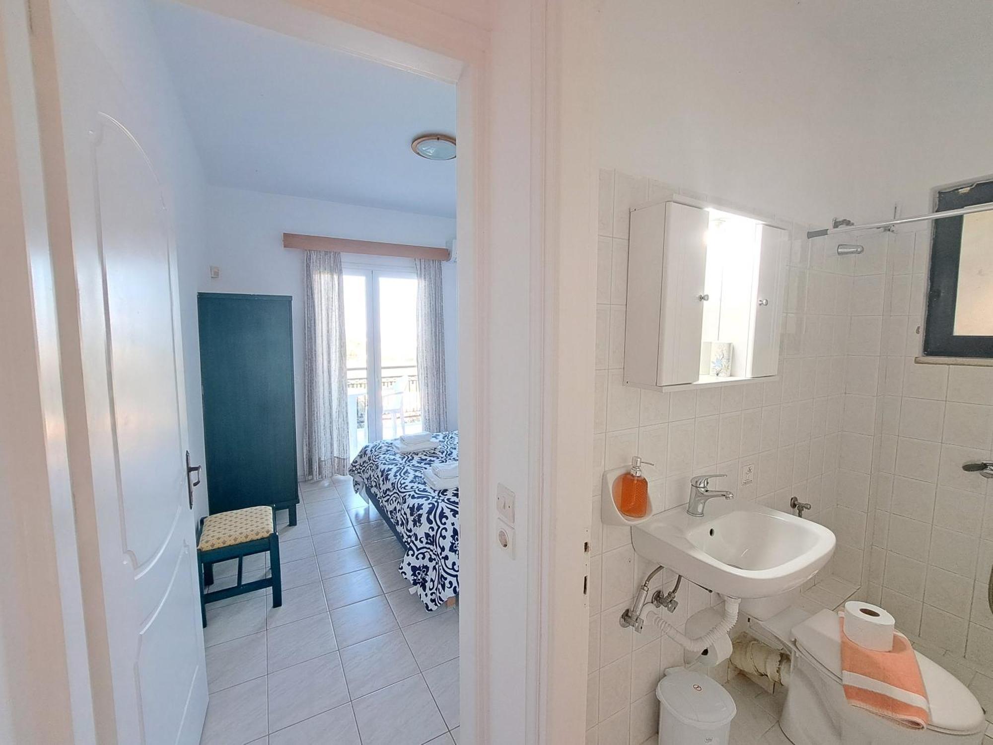 Natural Blue Green Apartment Almiros Beach Номер фото